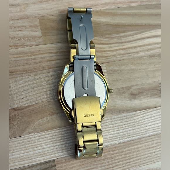 Guess Ladies Watch Crystals Gold Tone Bracelet Pearl Dial Quartz Day Date Dials - Picture 7 of 9